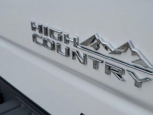 Used 2022 Chevrolet Silverado 1500 High Country w/ Technology Package image 39