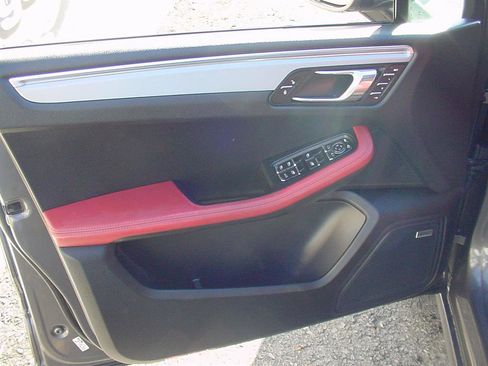 Used 2016 Porsche Macan Turbo image 13