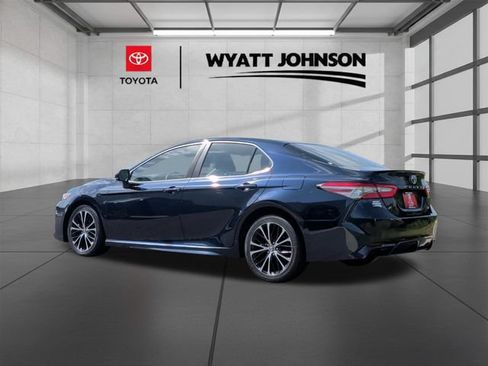 Used 2018 Toyota Camry SE FWD image 3