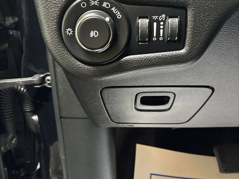 Used 2019 Jeep Cherokee Latitude Plus FWD image 13