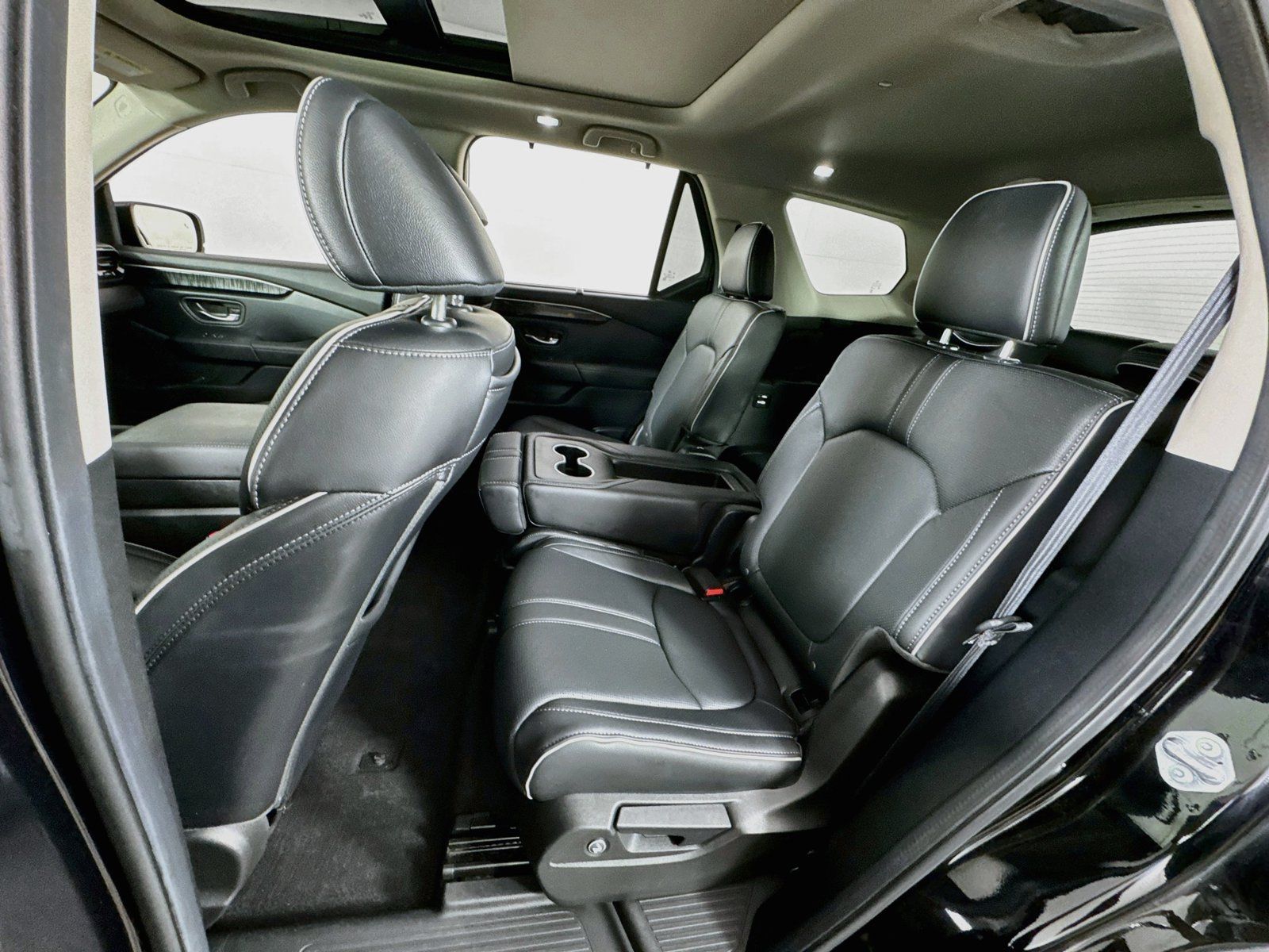 Used 2025 Honda Pilot Elite image 18