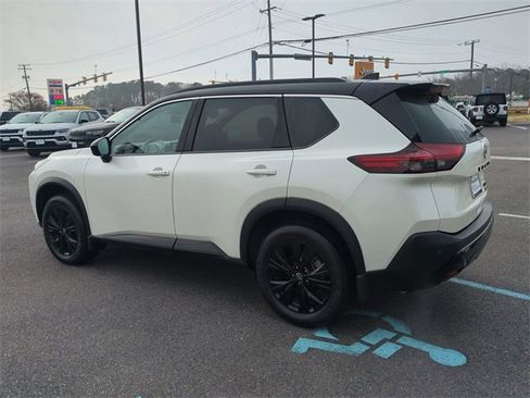 Used 2023 Nissan Rogue SV w/ SV Premium B Package image 6