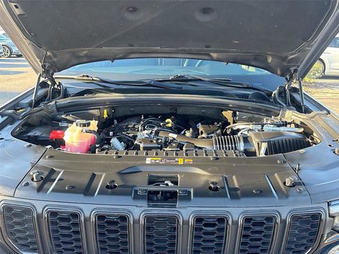 Used 2024 Jeep Grand Cherokee L Laredo image 32