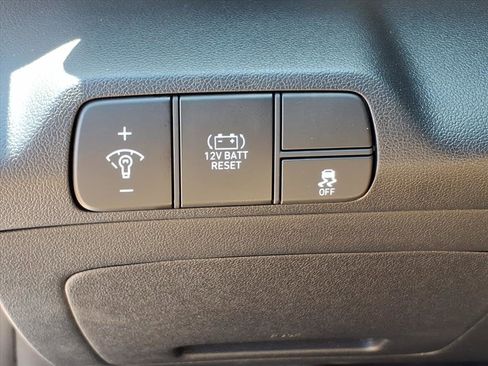 Used 2025 Hyundai Elantra Hybrid FWD image 18