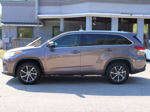 Used 2017 Toyota Highlander XLE FWD image 4