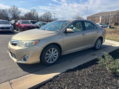 Used 2012 Toyota Camry XLE w/ Leather Pkg image 2