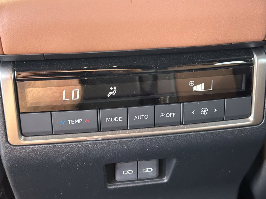 Used 2025 Lexus GX 550 w/ Accessory Package (31) AWD/4WD image 24