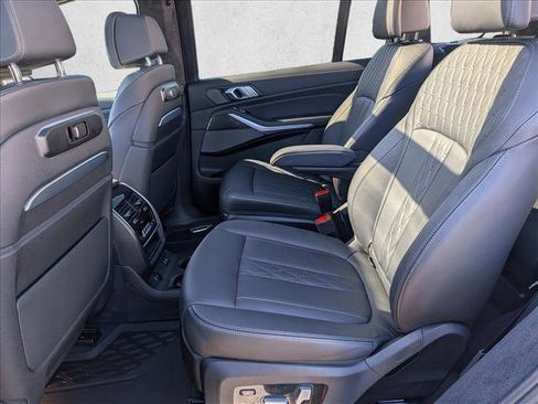 Used 2025 BMW X7 M60i AWD/4WD image 19
