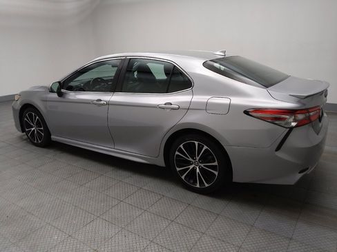 Used 2019 Toyota Camry SE image 3
