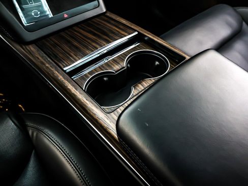 Used 2022 Tesla Model X image 5