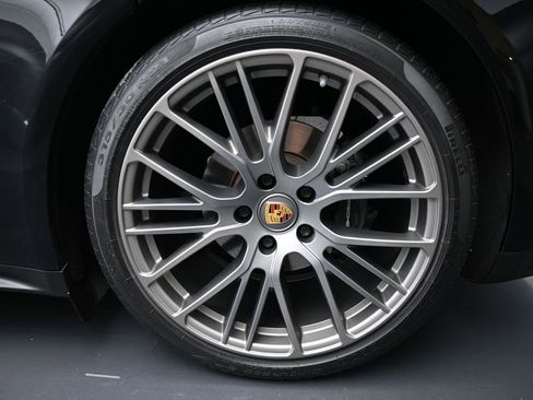 Used 2023 Porsche Panamera Platinum Edition image 33