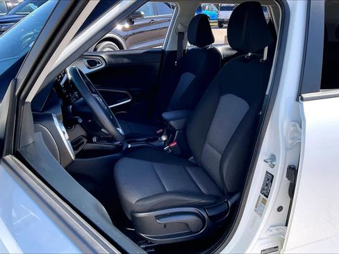 Used 2024 Kia Soul LX w/ Option Group 015 FWD image 8