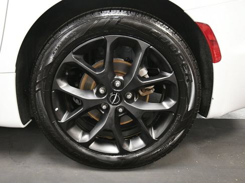 Used 2025 Chrysler Pacifica Limited FWD image 36
