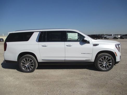 New 2026 GMC Yukon XL Denali w/ Sun & Power Step Package AWD/4WD image 3