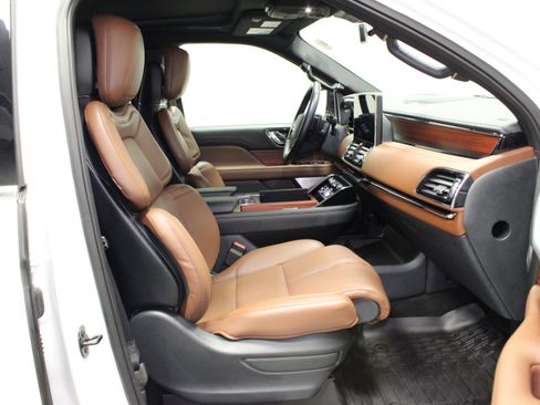 Used 2024 Lincoln Navigator L Reserve AWD/4WD image 16