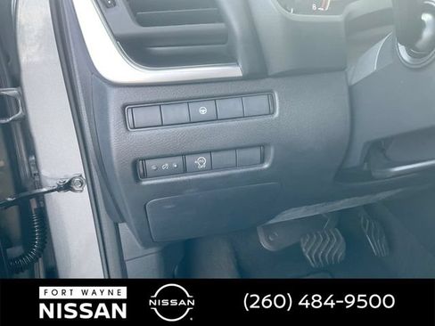 Used 2023 Nissan Rogue SV AWD/4WD image 19
