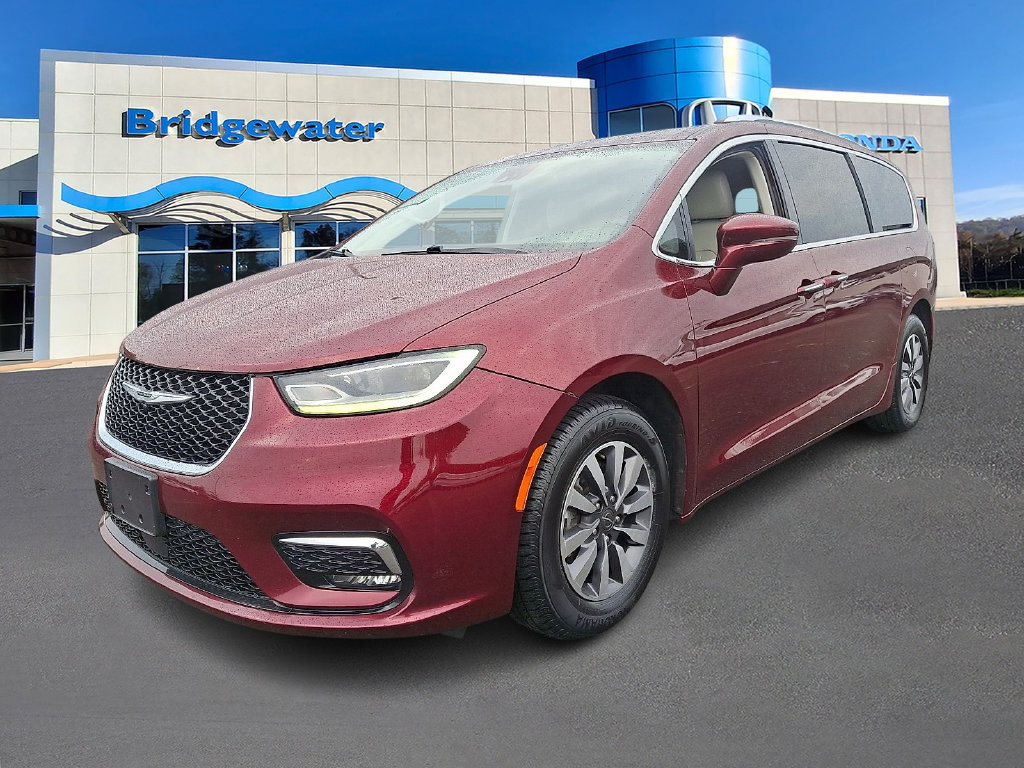 Used 2021 Chrysler Pacifica Touring-L FWD image 3