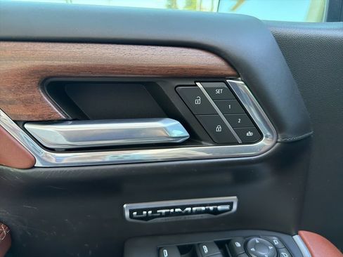 Used 2023 GMC Sierra 1500 Denali Ultimate AWD/4WD image 6