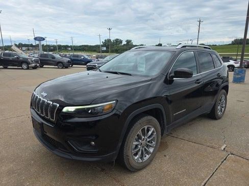 Certified 2021 Jeep Cherokee Latitude Lux w/ Comfort/Convenience Group AWD/4WD image 3