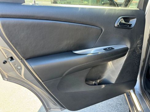 Used 2013 Dodge Journey SE image 15