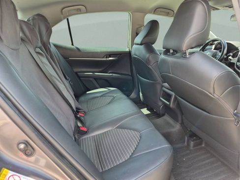 Used 2019 Toyota Camry SE FWD image 18