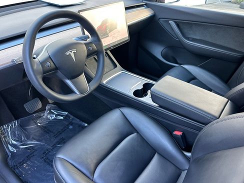 Used 2022 Tesla Model Y Long Range AWD/4WD image 9