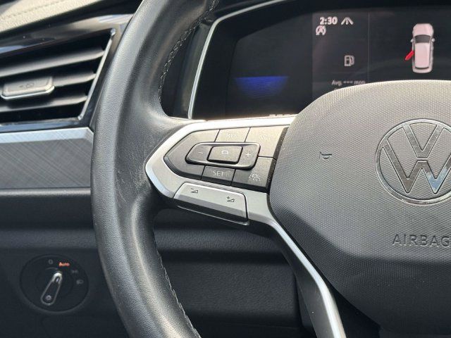 Used 2023 Volkswagen Jetta SE w/ Panoramic Sunroof Package FWD image 25