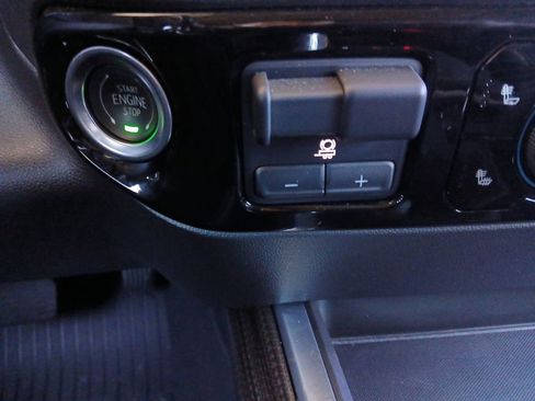 Used 2025 Chevrolet Silverado 1500 LT Trail Boss w/ Convenience Package II image 9