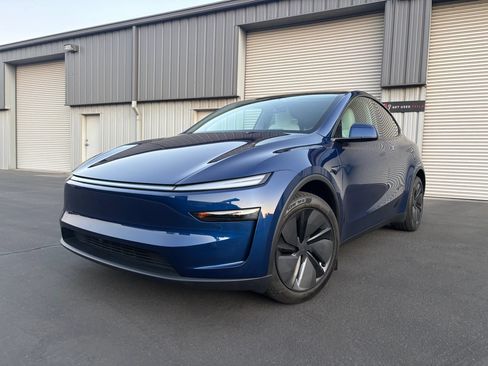 Used 2026 Tesla Model Y 2WD image 4