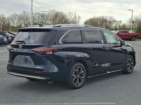 New 2026 Toyota Sienna Platinum image 6