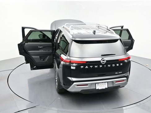 Used 2025 Nissan Pathfinder SL AWD/4WD image 26