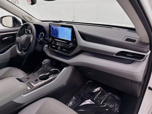 Used 2021 Toyota Highlander Platinum image 31