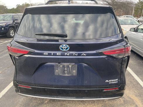 Used 2023 Toyota Sienna Platinum image 6