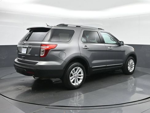 Used 2014 Ford Explorer XLT w/ Equipment Group 202A AWD/4WD image 7