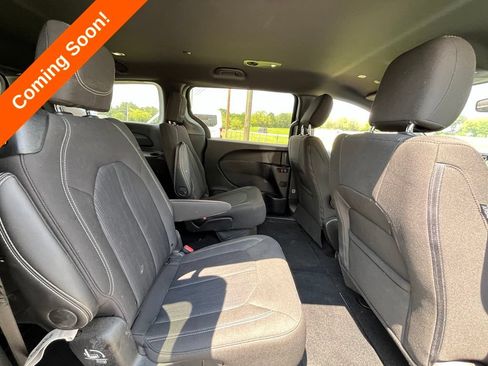 Used 2024 Chrysler Pacifica Touring FWD image 31