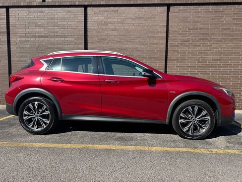 Used 2018 INFINITI QX30 Premium w/ Navigation Package image 28