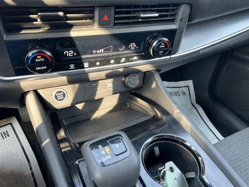 Used 2023 Nissan Rogue SV image 15