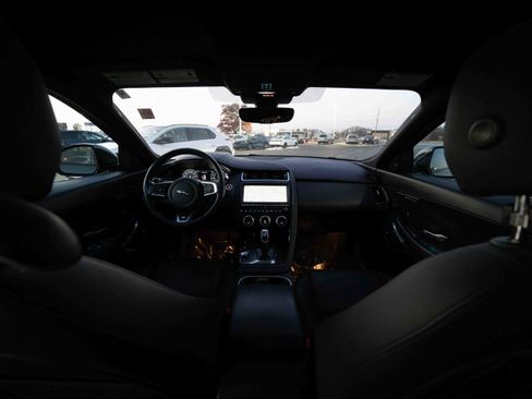 Used 2020 Jaguar E-PACE SE image 19