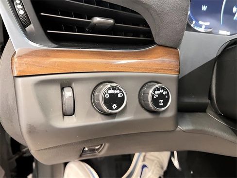 Used 2020 Cadillac Escalade Premium Luxury image 20