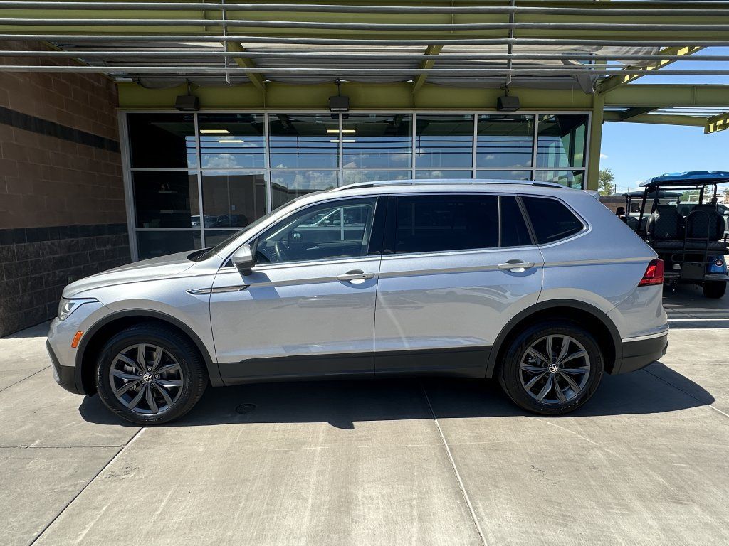 Used 2022 Volkswagen Tiguan SE w/ Panoramic Sunroof Package AWD/4WD image 6