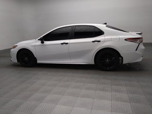 Used 2020 Toyota Camry SE image 3