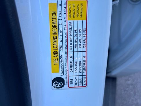 Used 2021 GMC Acadia Denali w/ Denali Technology Package FWD image 33
