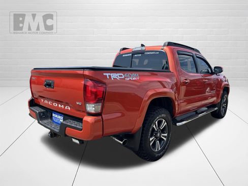 Used 2017 Toyota Tacoma TRD Sport w/ Tow Package (A/T) AWD/4WD image 3