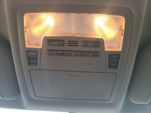 Used 2016 Toyota Highlander Limited image 31