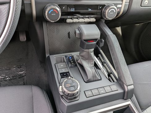 Used 2024 Toyota Camry SE w/ Convenience Package AWD/4WD image 22