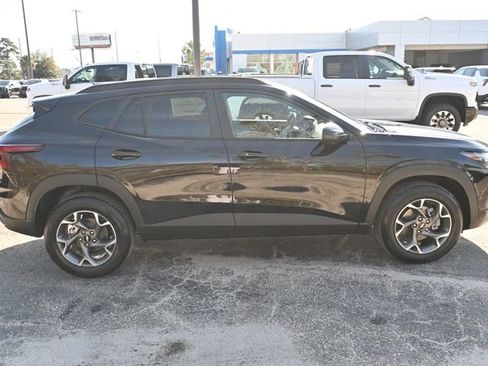 New 2026 Chevrolet Trax LT w/ Driver Confidence Package image 6