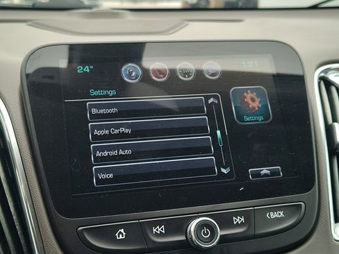 Used 2017 Chevrolet Malibu LT w/ Leather Package image 4