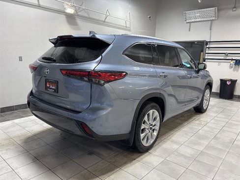 Used 2021 Toyota Highlander Limited image 4