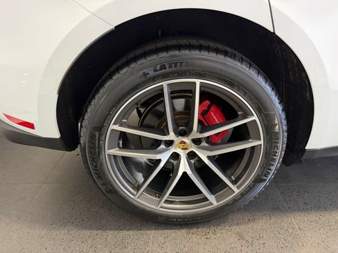 Certified 2023 Porsche Macan S AWD/4WD image 12