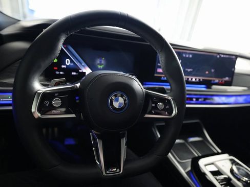 Used 2023 BMW i7 xDrive60 image 21